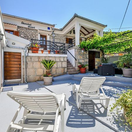 Holiday Home Skevini Dvori สตารีกราด-ปาเคลนีซา ภายนอก รูปภาพ