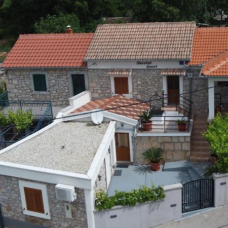 Holiday Home Skevini Dvori สตารีกราด-ปาเคลนีซา ภายนอก รูปภาพ