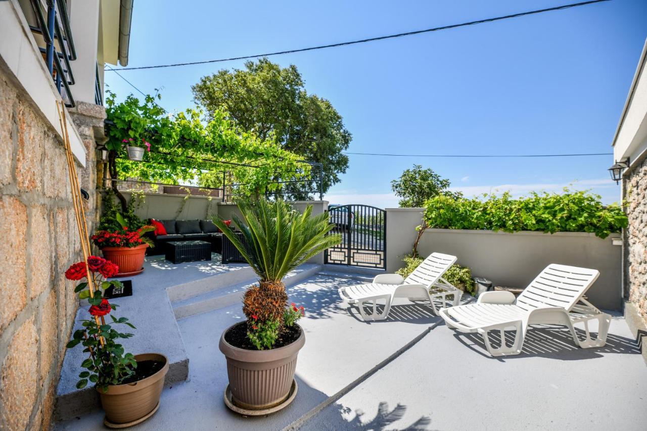Holiday Home Skevini Dvori สตารีกราด-ปาเคลนีซา ภายนอก รูปภาพ