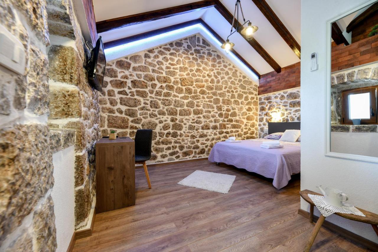 Holiday Home Skevini Dvori สตารีกราด-ปาเคลนีซา ภายนอก รูปภาพ