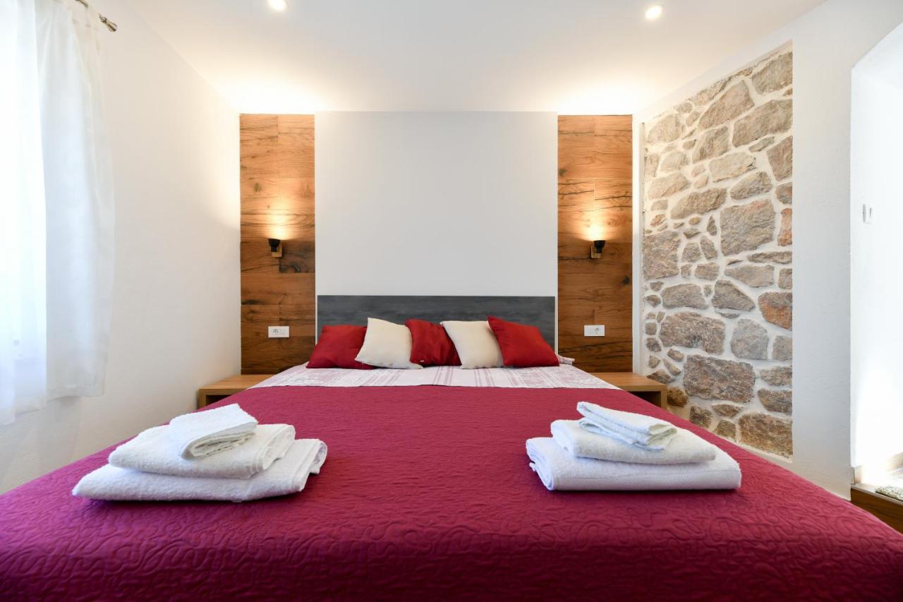 Holiday Home Skevini Dvori สตารีกราด-ปาเคลนีซา ภายนอก รูปภาพ
