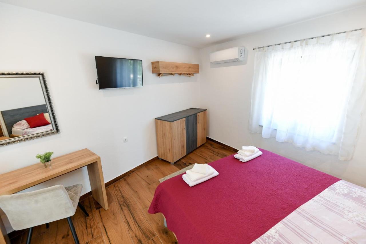 Holiday Home Skevini Dvori สตารีกราด-ปาเคลนีซา ภายนอก รูปภาพ