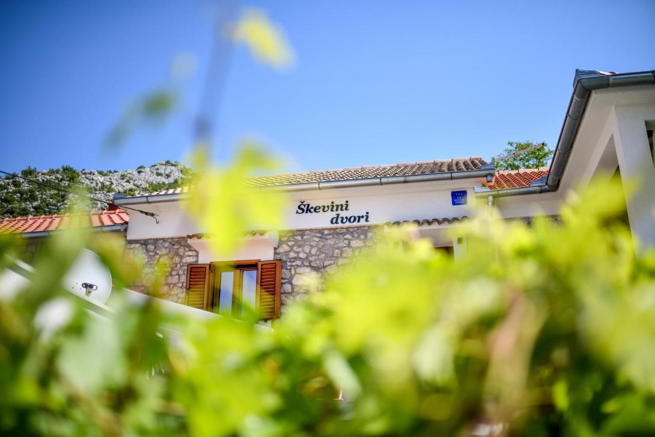 Holiday Home Skevini Dvori สตารีกราด-ปาเคลนีซา ภายนอก รูปภาพ