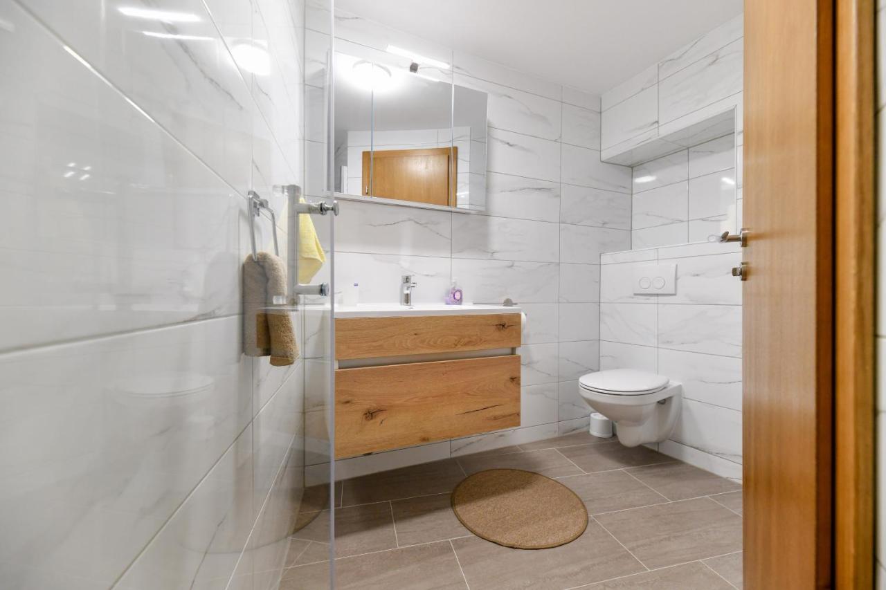Holiday Home Skevini Dvori สตารีกราด-ปาเคลนีซา ภายนอก รูปภาพ