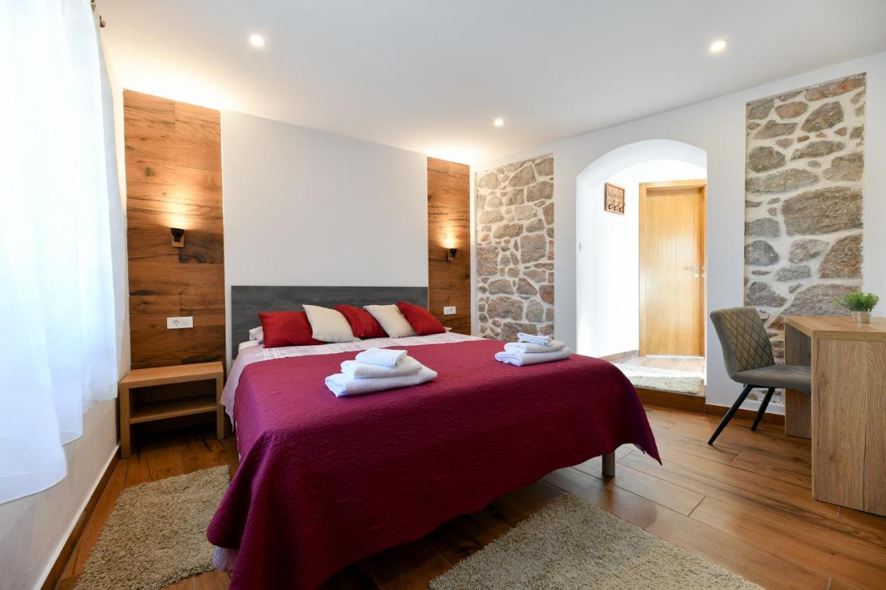 Holiday Home Skevini Dvori สตารีกราด-ปาเคลนีซา ภายนอก รูปภาพ