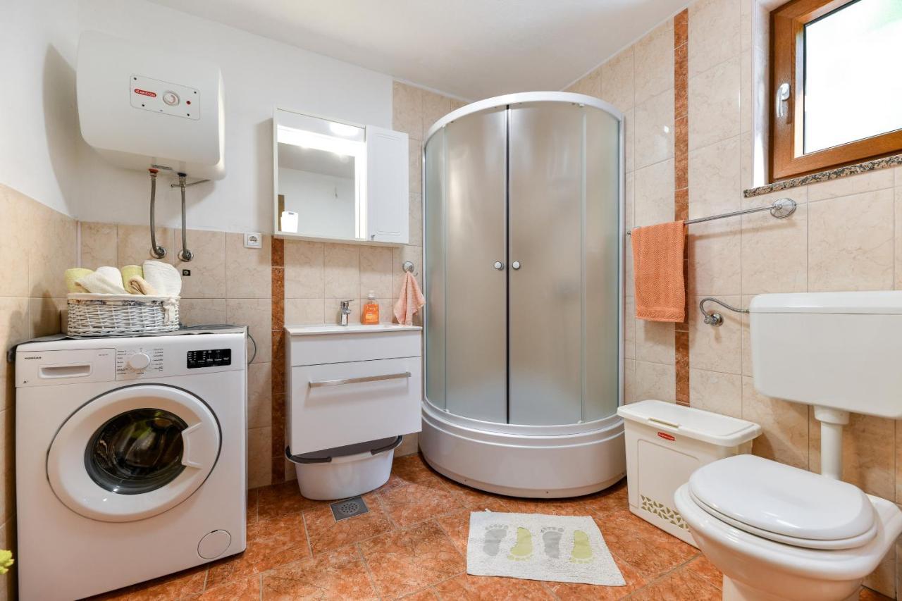 Holiday Home Skevini Dvori สตารีกราด-ปาเคลนีซา ภายนอก รูปภาพ