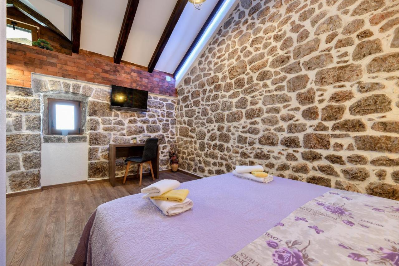 Holiday Home Skevini Dvori สตารีกราด-ปาเคลนีซา ภายนอก รูปภาพ